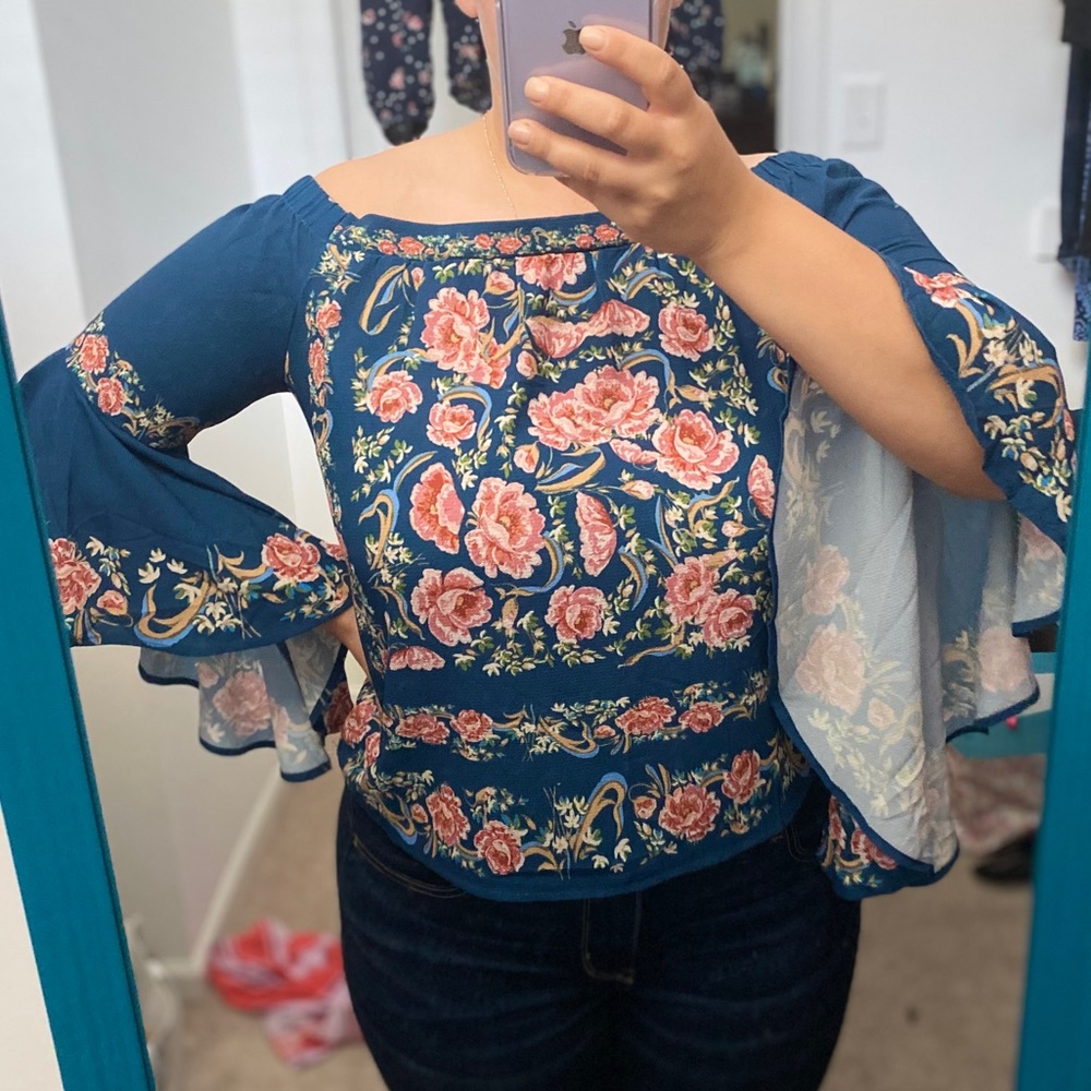 Blue floral 3/4 sleeve blouse